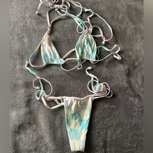 BRAND NEW Never worn Frankie’s Bikinis Alo Collab Bikini Set. Size XS